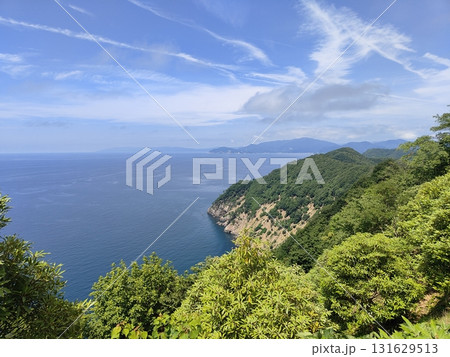 「五色の湖」と空の絶景：三方五湖レインボーラインからの大パノラマ 131629513