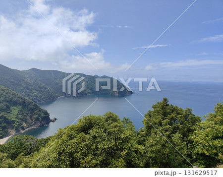 「五色の湖」と空の絶景：三方五湖レインボーラインからの大パノラマ 131629517