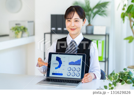 受付のビジネスウーマン 受付のビジネスウーマン 131629826