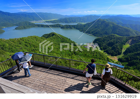 三方五湖レインボーライン山頂公園　若狭テラスから見た三方五湖方面の眺め（福井県三方郡美浜町） 131629919
