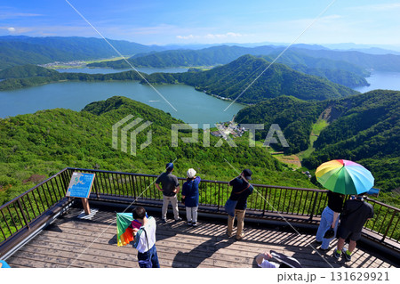 三方五湖レインボーライン山頂公園　若狭テラスから見た三方五湖方面の眺め（福井県三方郡美浜町） 131629921