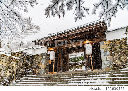 京都大原 雪の降る三千院 御殿門 京都大原 雪の降る三千院 御殿門 131630521