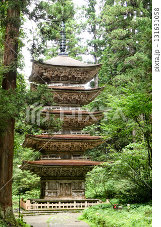 山形県羽黒山神社の出羽三山の東北最古の五重塔は国宝に指定 山形県羽黒山神社の出羽三山の東北最古の五重塔は国宝に指定 131631058
