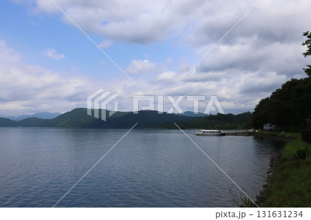 秋田　仙北　田沢湖　停泊中の高速艇たざわ 131631234