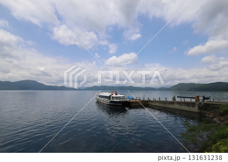 秋田　仙北　田沢湖　停泊中の高速艇たざわ 131631238