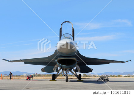 駐機場の航空自衛隊F-2戦闘機 131631813