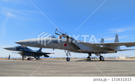 駐機場の航空自衛隊F-15JとF-2A戦闘機 131631815