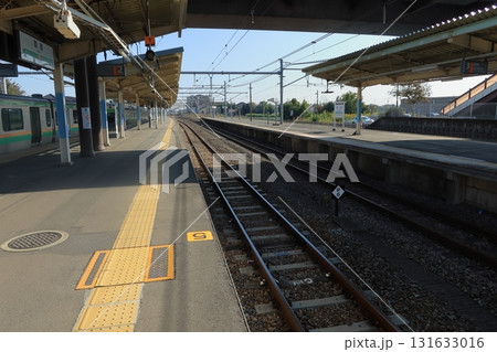 静かな昼下がりの籠原駅ホーム　《埼玉》 131633016