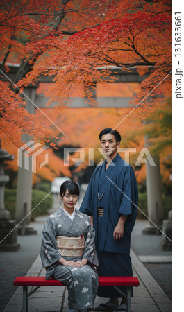 着物姿の男女　秋の紅葉 131633661