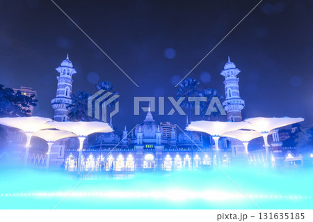 幻想的なライトアップに映えるマスジットジャメ 幻想的なライトアップに映えるマスジットジャメ 131635185