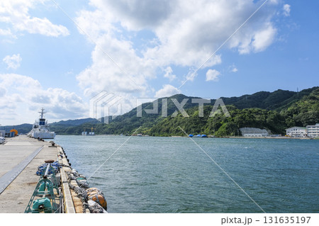 境港の岸壁から眺める島根半島 131635197