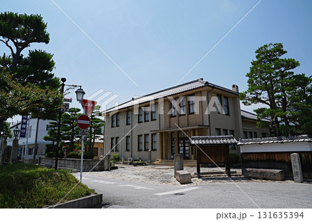 滋賀 近江八幡 郷土資料館と京街道(京街道筋)(夏) 滋賀 近江八幡 郷土資料館と京街道(京街道筋)(夏) 131635394