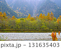 長野県　松本市　上高地　黄葉と梓川（中千丈沢の押し出し付近）（晩秋） 131635403