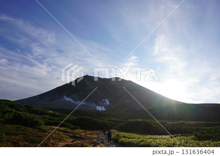 秋晴れの旭岳 131636404