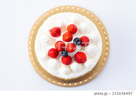 ホールのショートケーキ ホールのショートケーキ 131636497