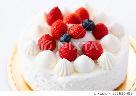 ホールのショートケーキ ホールのショートケーキ 131636498