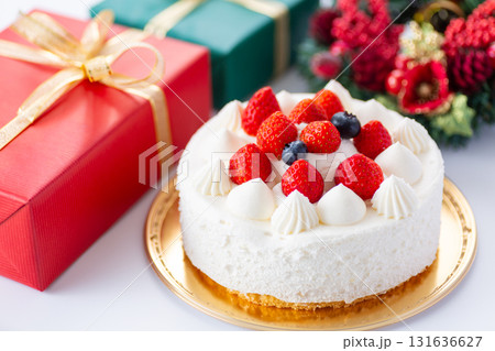 ホールのショートケーキ 131636627