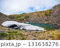 白山お池めぐりコースにて雪渓の残る紺屋ケ池 131638276