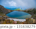 白山お池めぐりコースから望む翠ケ池 131638279