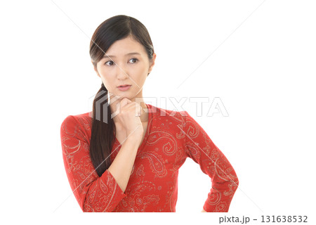 考える女性 131638532