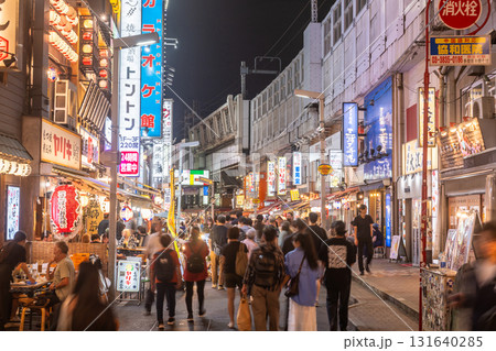 《東京都》御徒町駅前通り商店会・上野の賑わう商店街 131640285