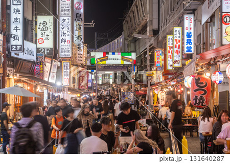 《東京都》御徒町駅前通り商店会・上野の賑わう商店街 131640287