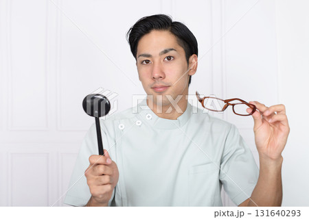 男性眼科医 131640293