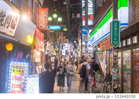 《東京都》中野駅前歓楽街・東京下町夜の街並み 131640330