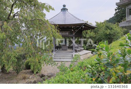 西国三十三所観音霊場、第20番札所「善峯寺」薬師堂前のけいしょう殿 131640368