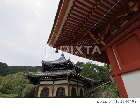 西国三十三所観音霊場、第20番札所「善峯寺」の多宝塔と経堂 131640408
