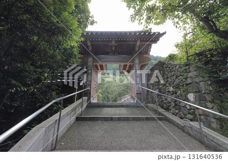 西国三十三所観音霊場、第20番札所「善峯寺」東門 西国三十三所観音霊場、第20番札所「善峯寺」東門 131640536