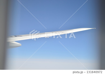 飛行機の窓から見える飛行機の羽 飛行機の窓から見える飛行機の羽 131640972