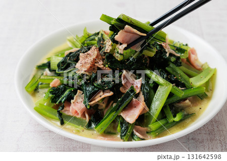 小松菜とベーコンの炒め物 131642598