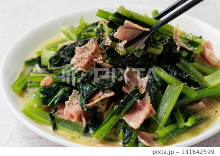 小松菜とベーコンの炒め物 131642599