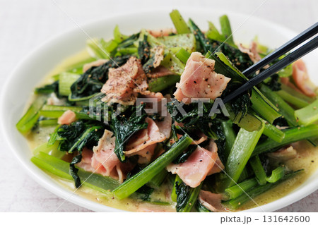 小松菜とベーコンの炒め物 131642600