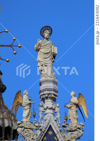 イタリア ヴェネツィア サンマルコ寺院のファサードの彫刻 イタリア ヴェネツィア サンマルコ寺院のファサードの彫刻 131643092