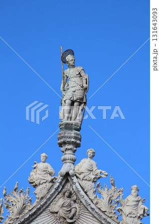 イタリア ヴェネツィア サンマルコ寺院のファサードの彫刻 イタリア ヴェネツィア サンマルコ寺院のファサードの彫刻 131643093