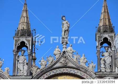 イタリア ヴェネツィア サンマルコ寺院のファサードの彫刻 イタリア ヴェネツィア サンマルコ寺院のファサードの彫刻 131643094