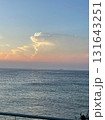 水平線に浮かぶ黄昏時の雲 131643251