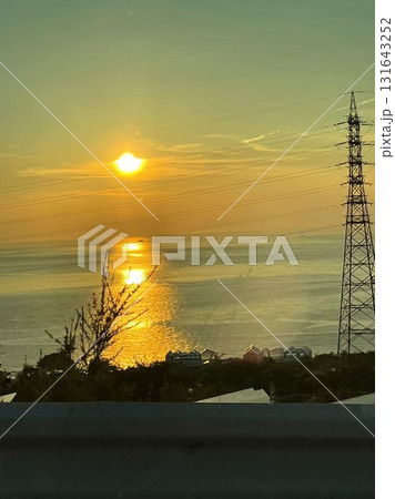 沈む夕日と海 沈む夕日と海 131643252
