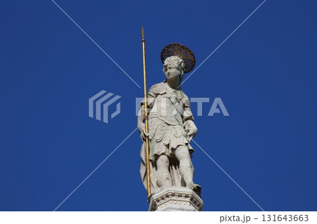 イタリア　ヴェネツィア　サンマルコ寺院のファサードの彫刻 131643663