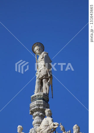 イタリア　ヴェネツィア　サンマルコ寺院のファサードの彫刻 131643665
