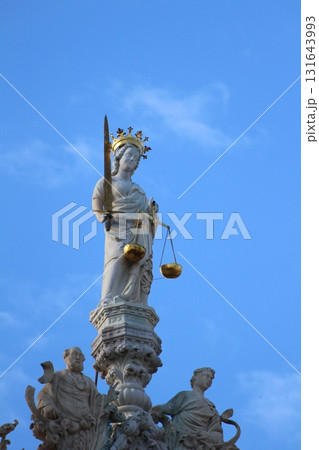 イタリア ヴェネツィア サンマルコ寺院のファサードの彫刻 イタリア ヴェネツィア サンマルコ寺院のファサードの彫刻 131643993