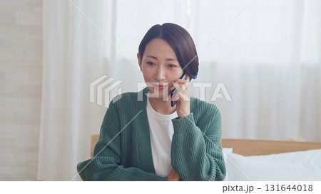 電話をしている女性 131644018