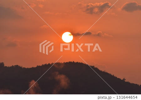 京都　男山から昇る朝日 131644654