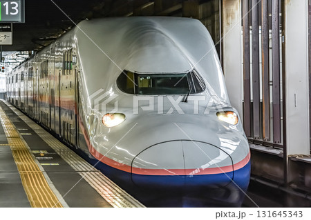 二階建ての上越新幹線E4系Max 131645343