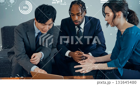オフィスで会話する多国籍ビジネスパーソンのグループと統計データ オフィスで会話する多国籍ビジネスパーソンのグループと統計データ 131645480