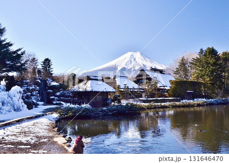 忍野八海より富士山を望む 131646470