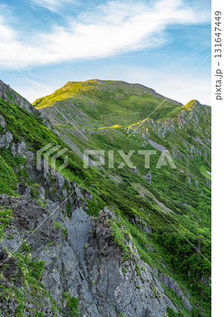 南アルプスの南岳から見るモルゲンロートの上河内岳 南アルプス聖岳登山 南アルプスの南岳から見るモルゲンロートの上河内岳 南アルプス聖岳登山 131647449