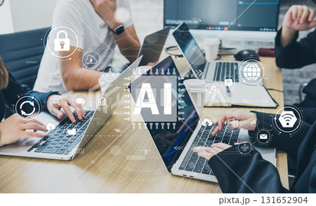 AIのビジネス活用とDX導入を進める企業のチームミーティング 131652904